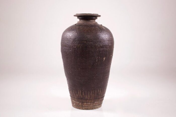 angkor khmer vase cambodia 1