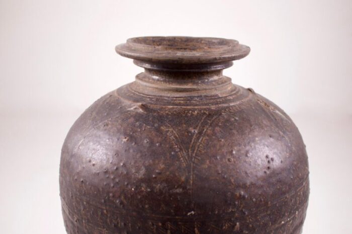 angkor khmer vase cambodia 3