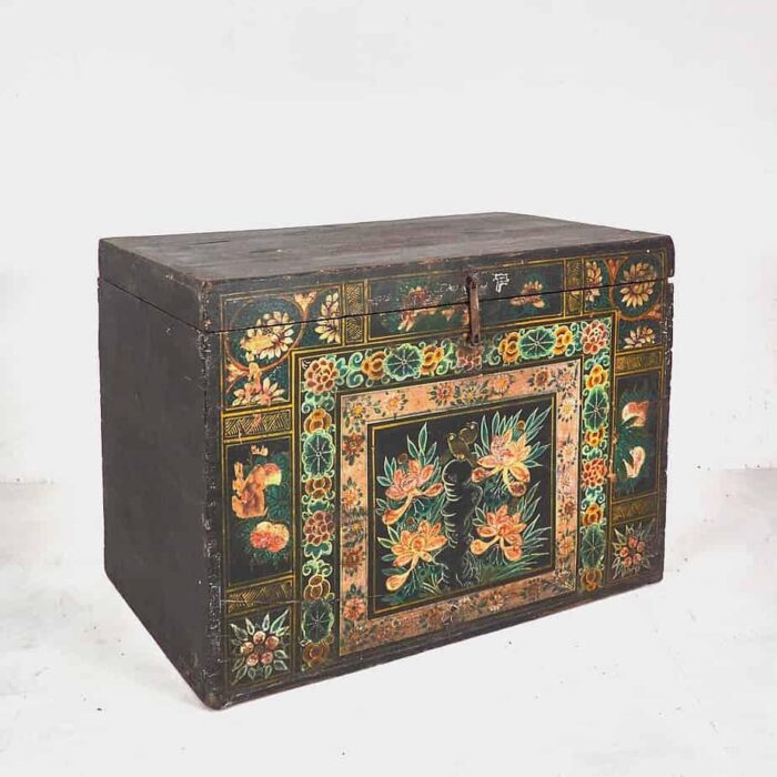 antique trunk with a illustrated magpies china 1900s 1 scaled