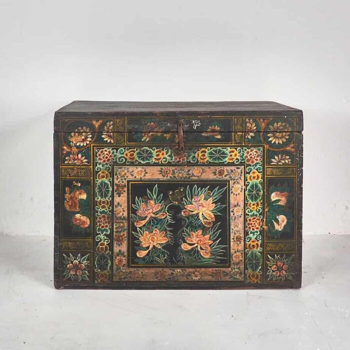 antique trunk with a illustrated magpies china 1900s 2 scaled