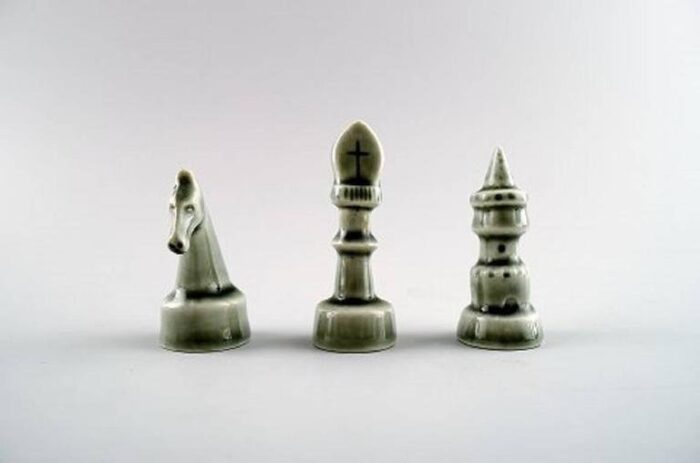 complete set of chess pieces in ceramic by sven wejsfelt for gustavsberg 1980s set of 32 4