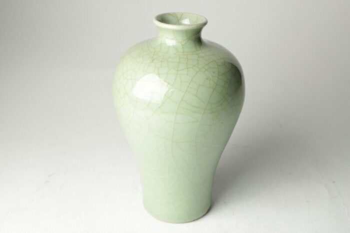 cracked glaze meiping shape vase 1700s 1