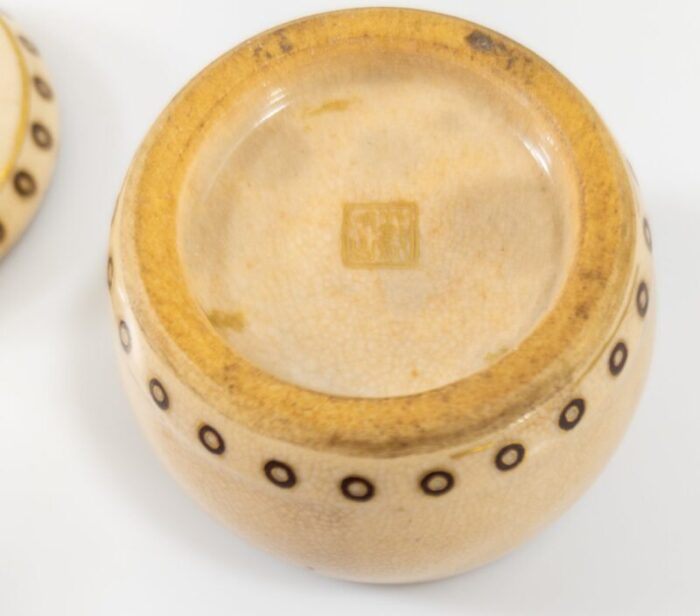 japanese satsuma covered box in kogo drum form by yabu meizan 1890s 18