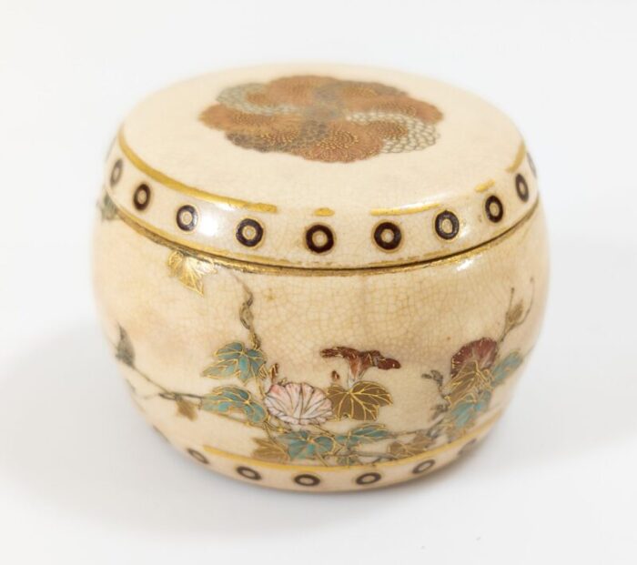 japanese satsuma covered box in kogo drum form by yabu meizan 1890s 2