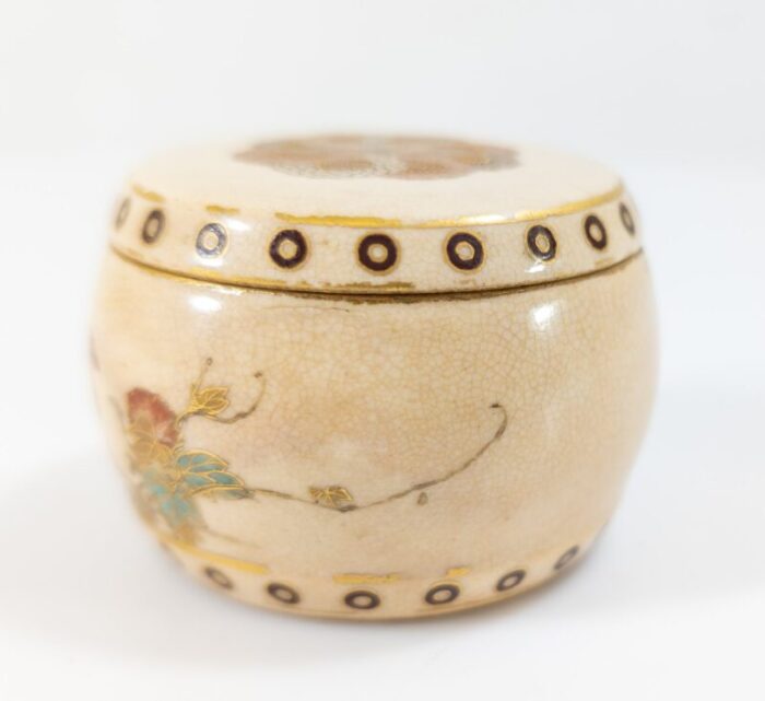 japanese satsuma covered box in kogo drum form by yabu meizan 1890s 5