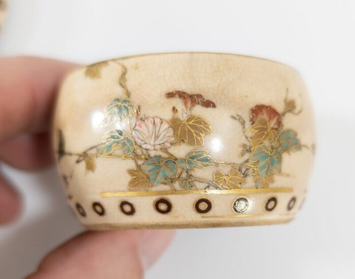 japanese satsuma covered box in kogo drum form by yabu meizan 1890s 7