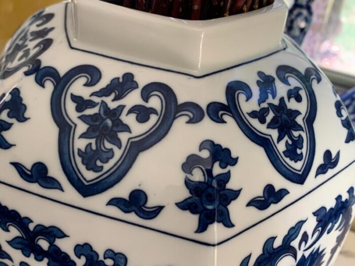 large blue and white chinoiserie porcelain vase 8802