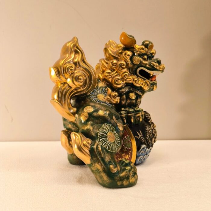 lion of foo figurine in porcelain japan 20th century 0929