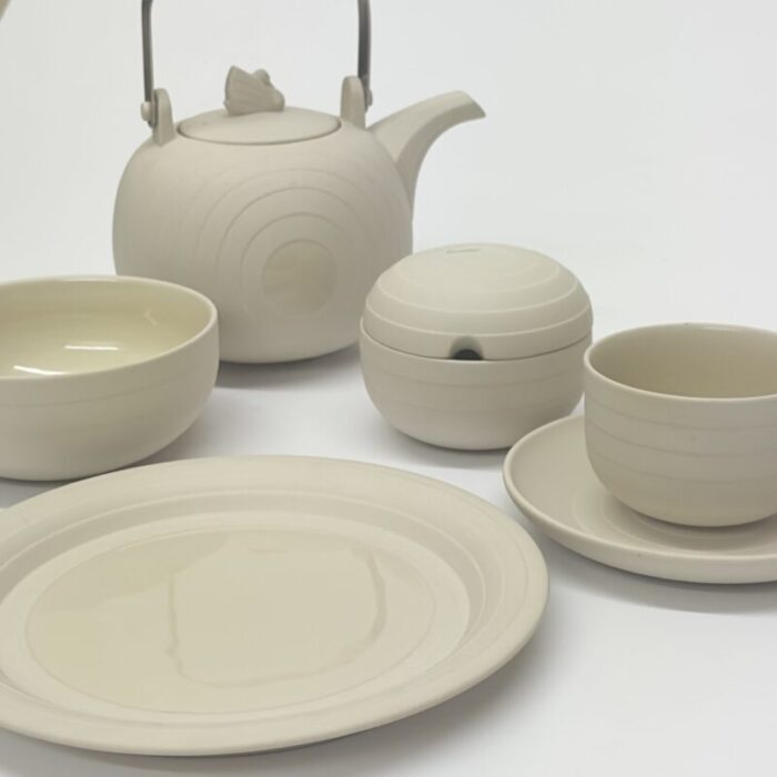 matte and gloss dinner set by hornsea concept place settings for 4 22 pieces 2382