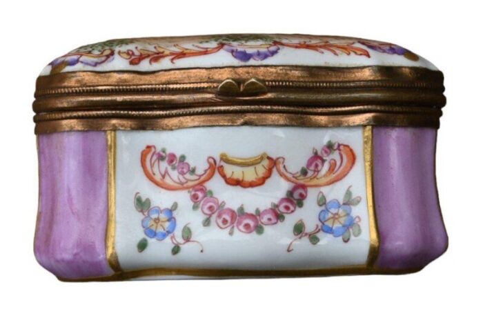 meissen style porcelain snuff box from samson 3