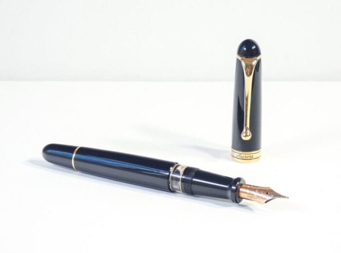 nuova fountain pen from aurora 3