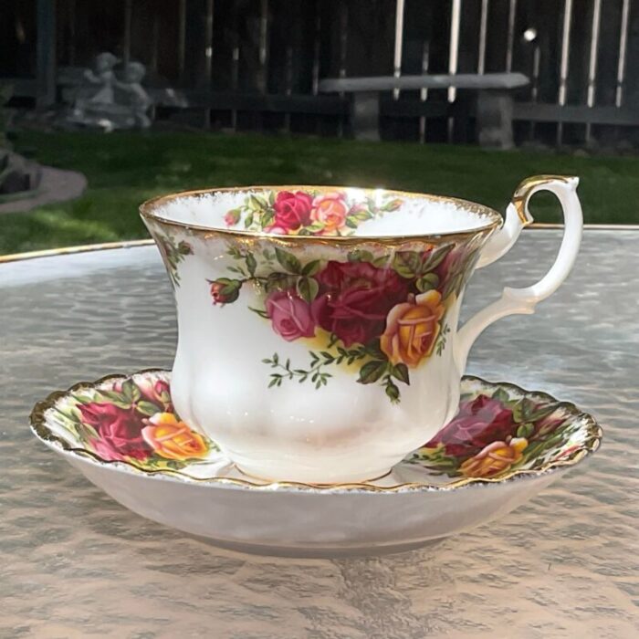 set of 2 royal albert old country roses teacup and saucer circa 1962 1974 9802