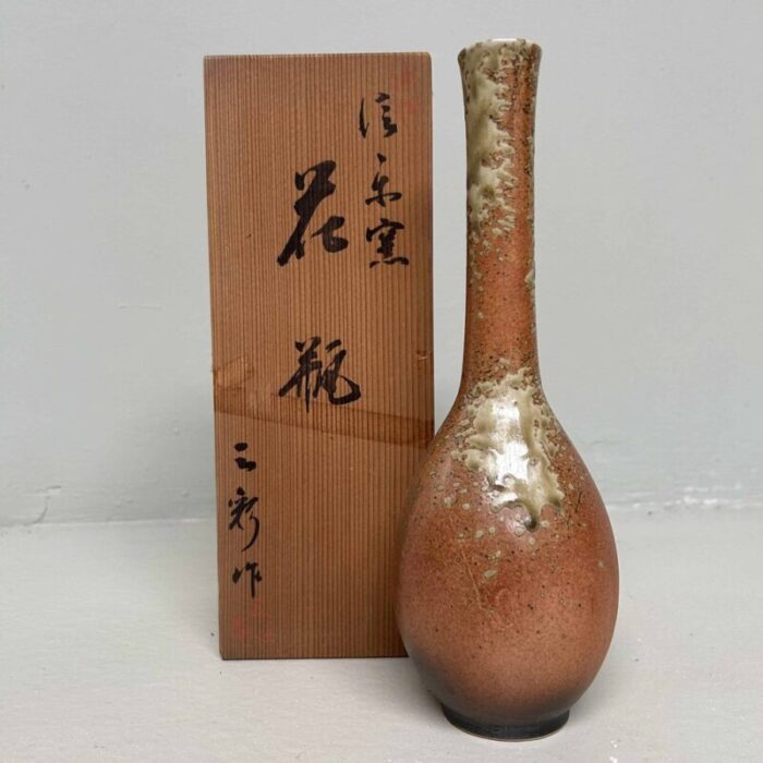 shigaraki flower vase 1960s 9