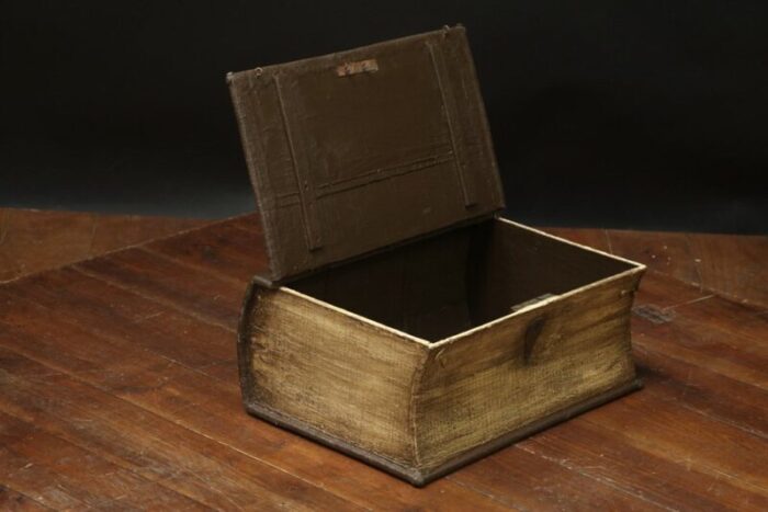 small box trunk in the shape of a book 2