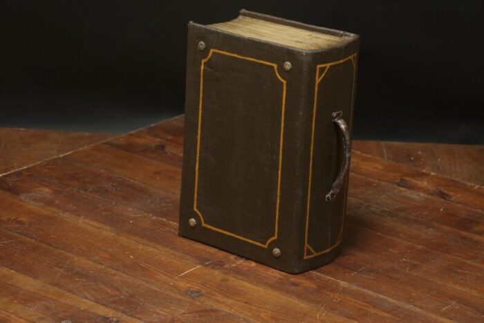 small box trunk in the shape of a book 3