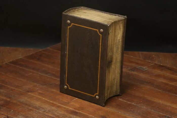 small box trunk in the shape of a book 4