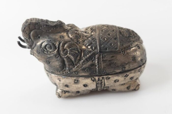 south east asian silver elephant form betel nut box 3