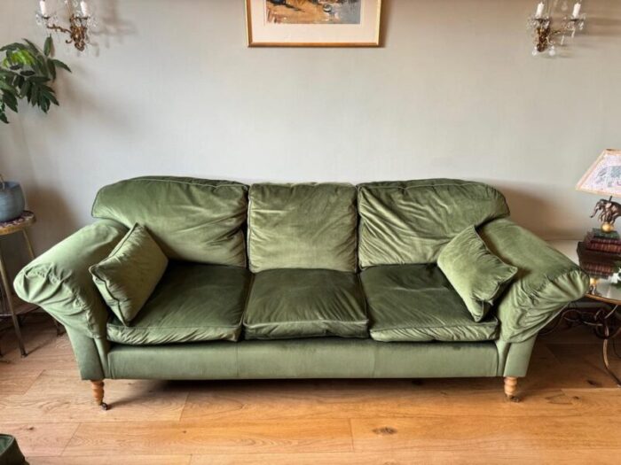 vintage chesterfield settee 2000s 1096