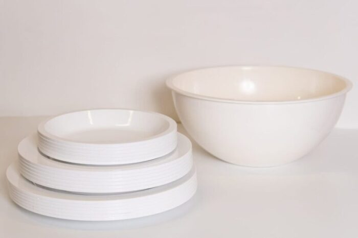 white picnic set from guzzini 1970s set of 28 7